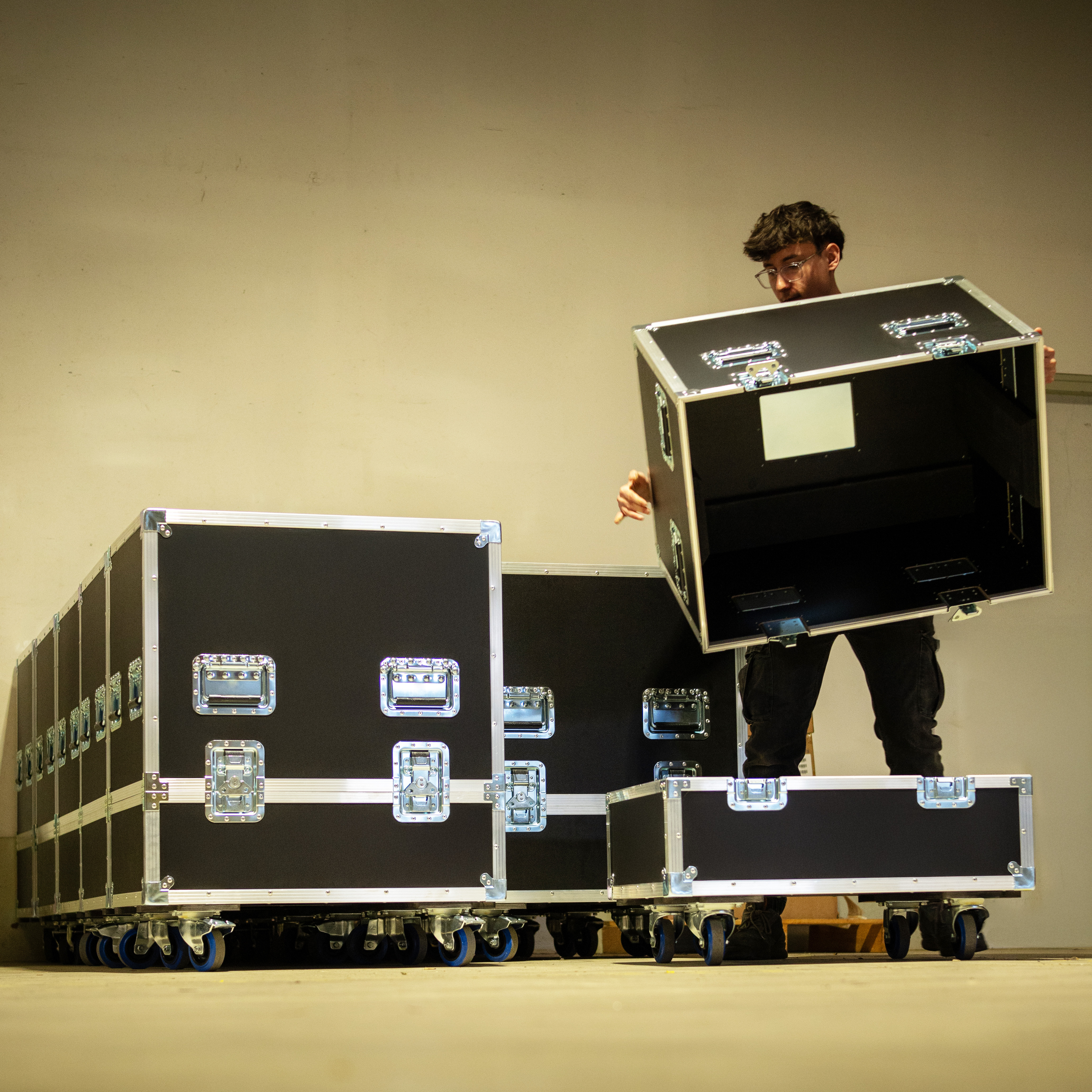 M Cases — Flight cases sur mesure pour matériel audiovisuel professionnel