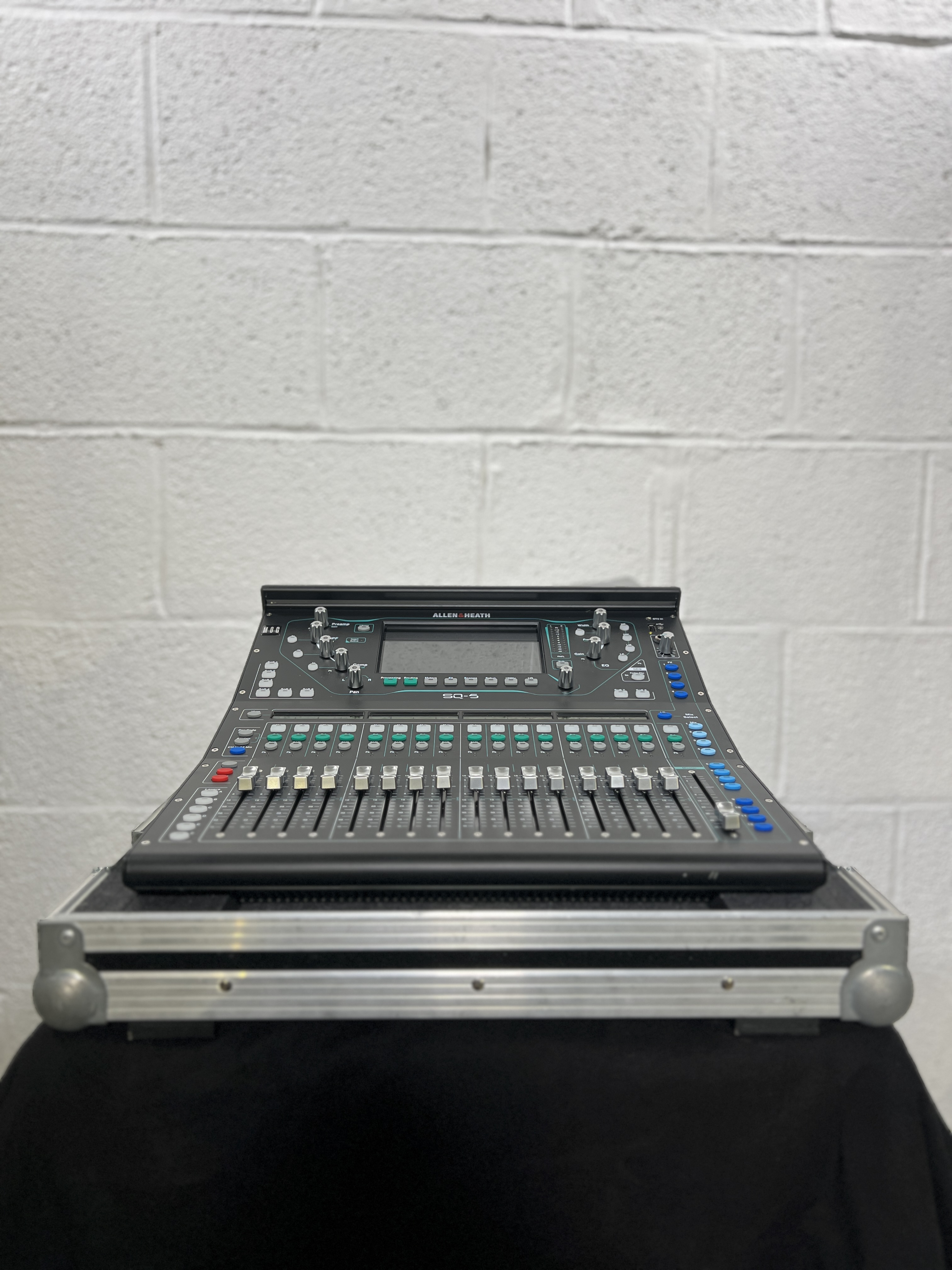 Allen & Heath SQ5 — Console de mixage numérique professionnelle d'occasion